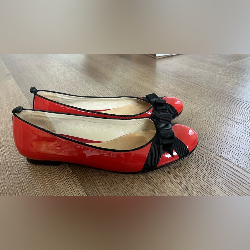 Antonio Melani Red Orange Hue Patent Leather Flats with Bow – Size 8.5